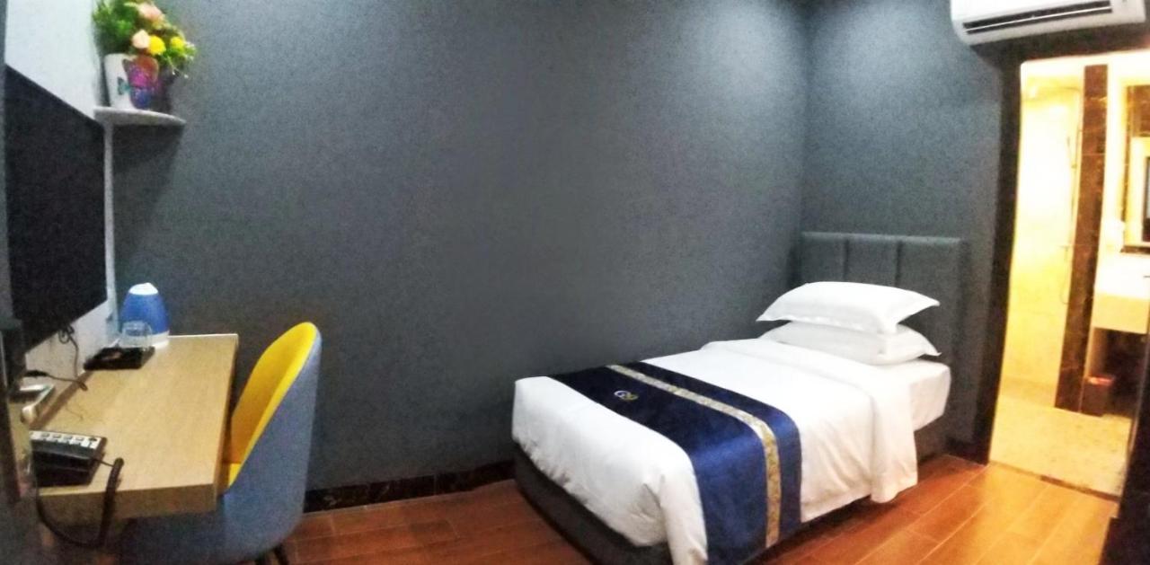 Good 9 Hotel - Cahaya Kota Puteri Пасир-Гуданг Экстерьер фото